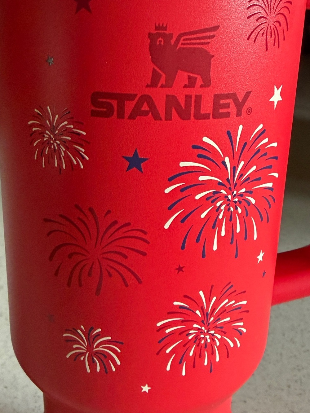 🎆🎇 Stanley Red Fireworks Insulated Travel Mug with Handle 40oz - Picture 2 of 3